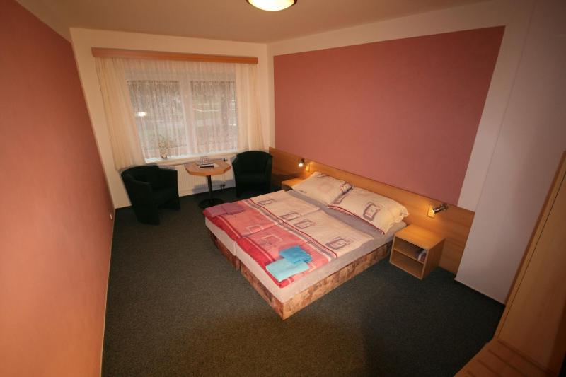 Double or Twin Room image 3