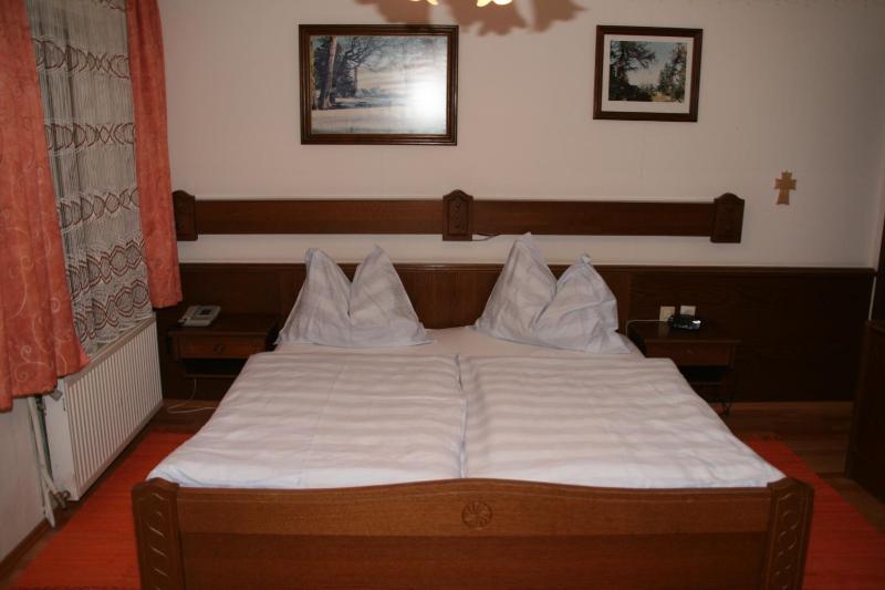 Standard Triple Room image 2