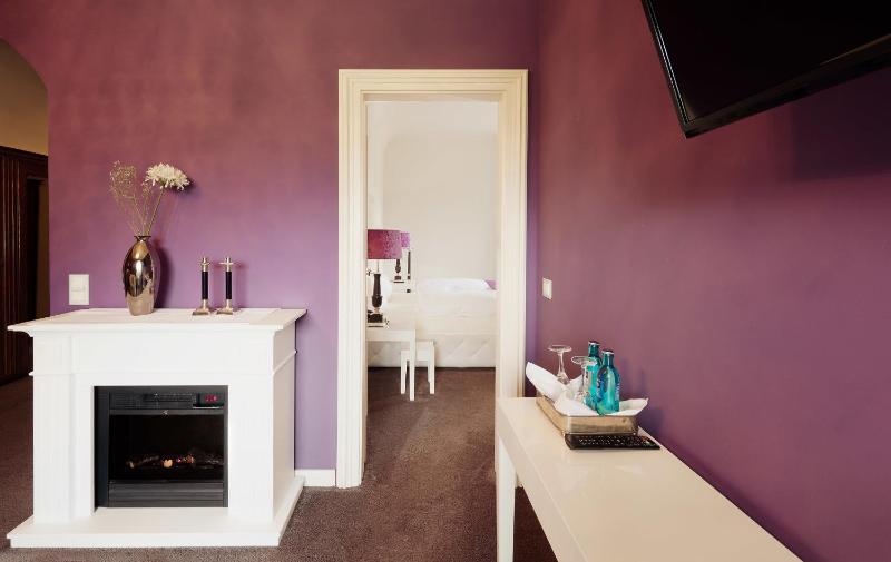 Deluxe Suite image 3