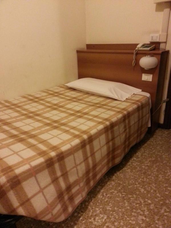 Single Room image 3