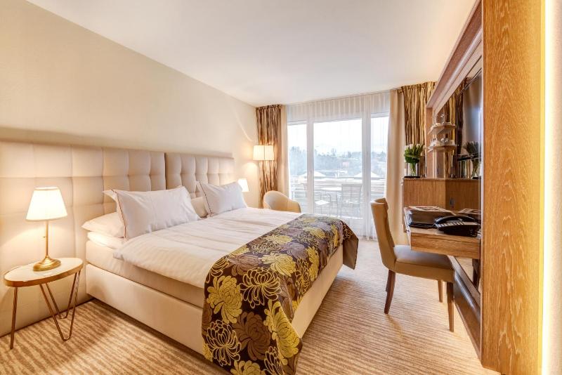 Double Room with Balcony image 4