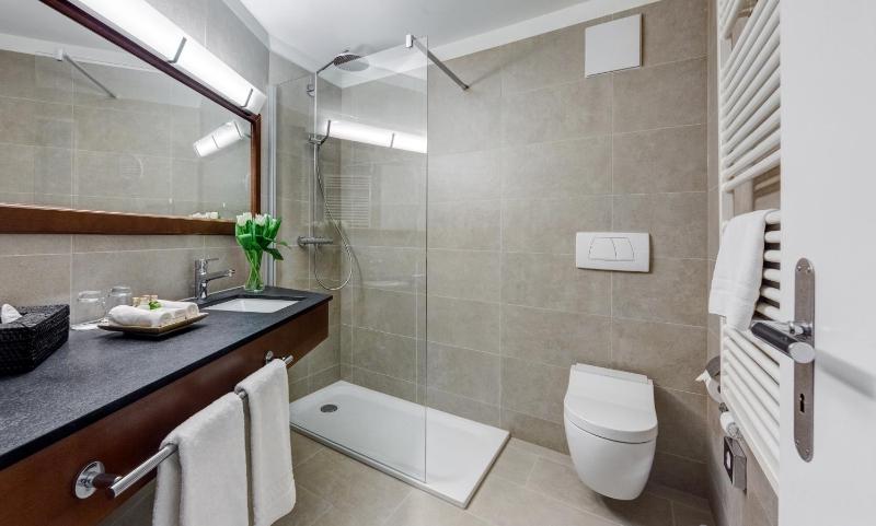 Double Room with Balcony image 3