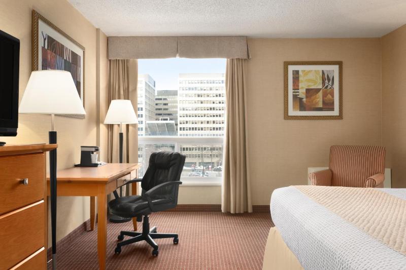Days Inn by Wyndham Edmonton Downtown - image 43