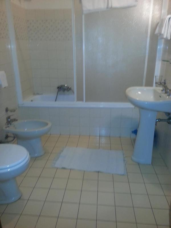 Triple Room with Balcony image 3