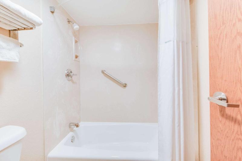 King Room - Disability Access/Non-Smoking image 4