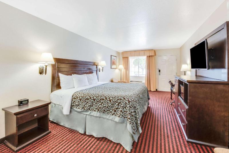 King Room - Non-Smoking image 3