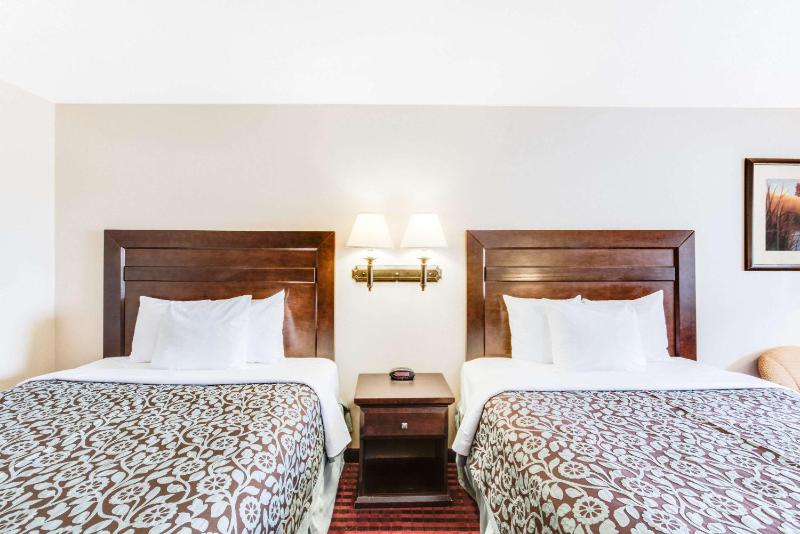 Double Room - Mobility Access/Non-Smoking image 4