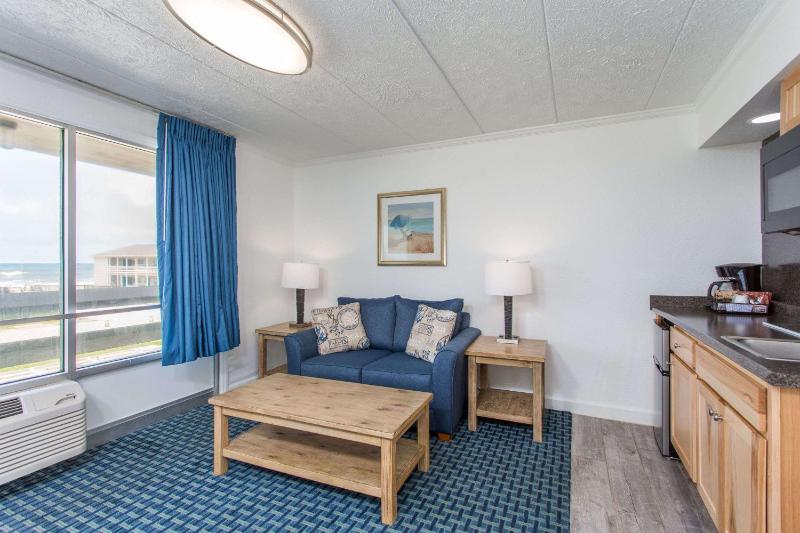 Deluxe studio Suite with Two Double Beds - First Floor - Non-Smoking image 1