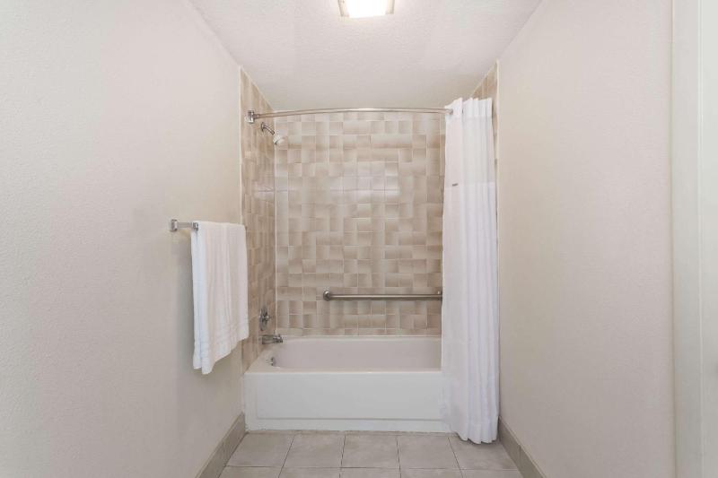 Double Room - Disability Access/Non-Smoking image 1