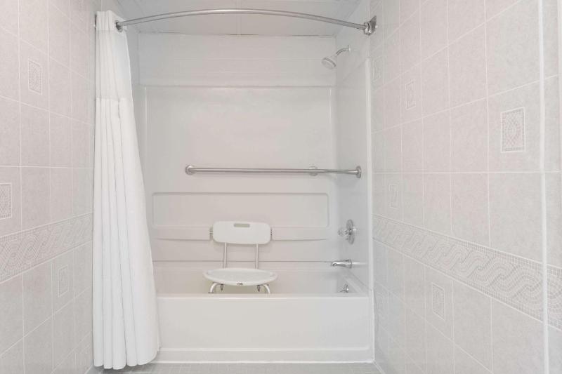 Queen Room with Two Queen Beds - Mobility Access/Non-Smoking image 1