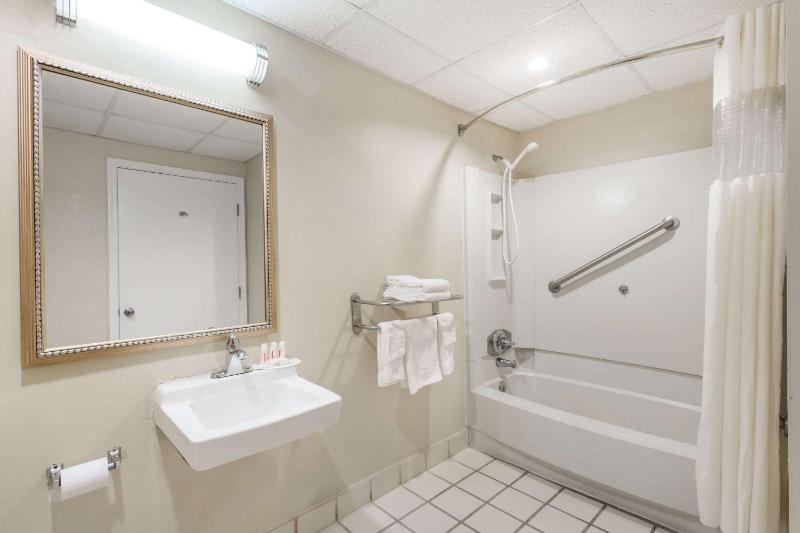 King Room - Disability Access/Non-Smoking image 2