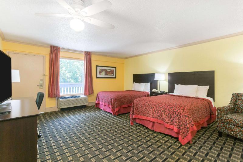 Deluxe Double with Two Double Beds - Smoking image 2
