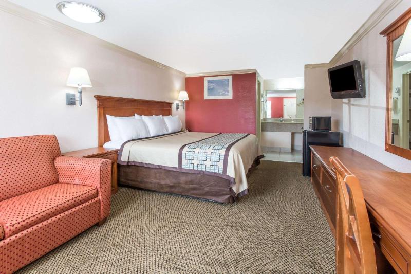 Days Inn by Wyndham Virginia Beach Town Center - image 11