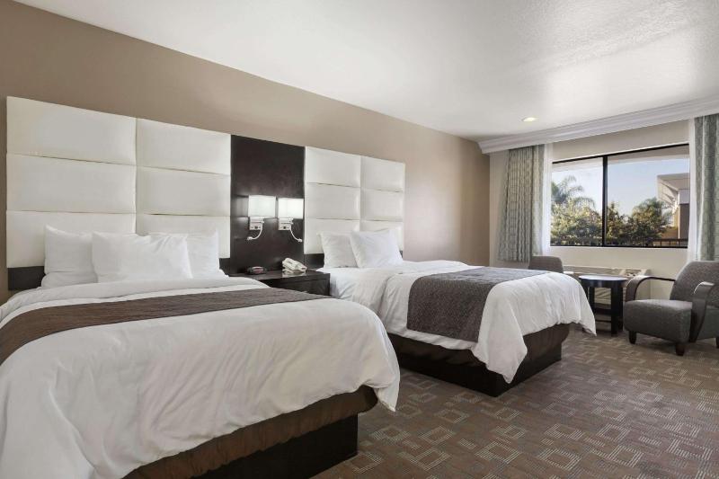 Double Room with Two Double Beds - Non-Smoking image 3