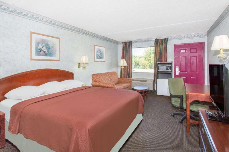 King Room - Non-Smoking image 2