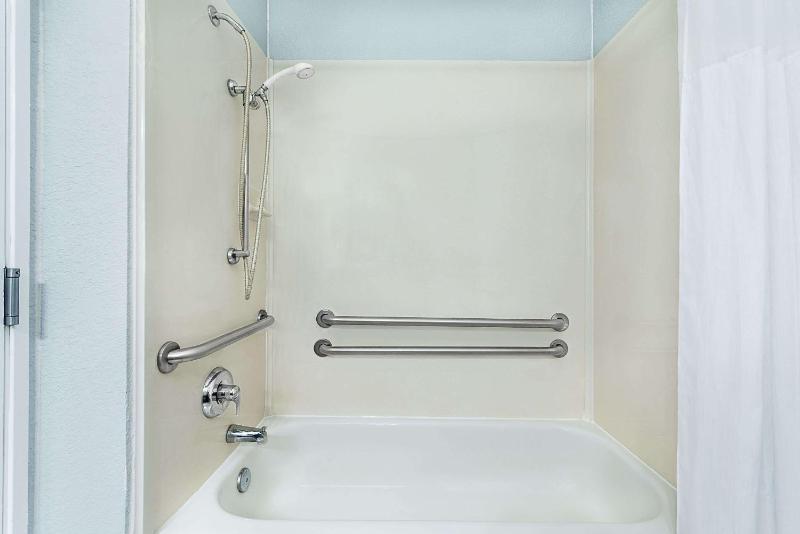 Queen Room with Two Queen Beds and Bath Tub - Mobility/Hearing Accessible - Non-Smoking image 2