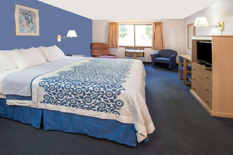 King Room - Non-Smoking image 2