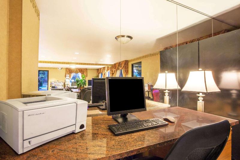 FairBridge Inn Express Tukwila - image 15