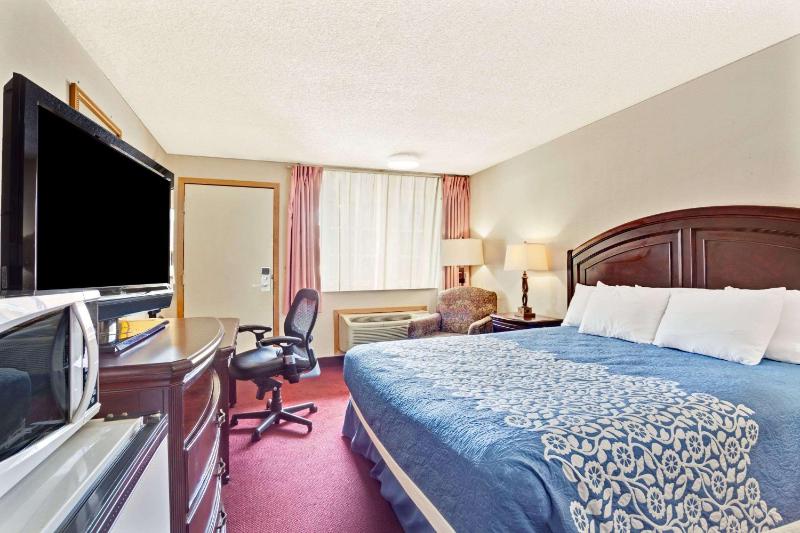 FairBridge Inn Express Tukwila - image 8