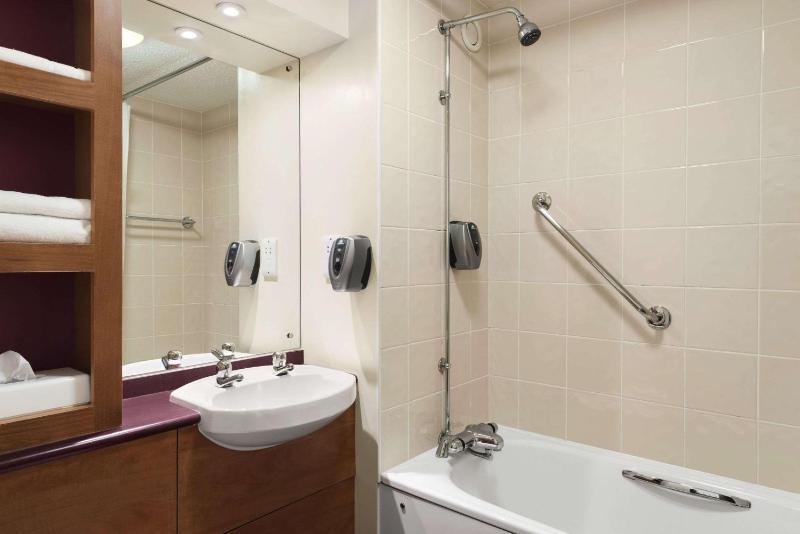 Double Room image 3