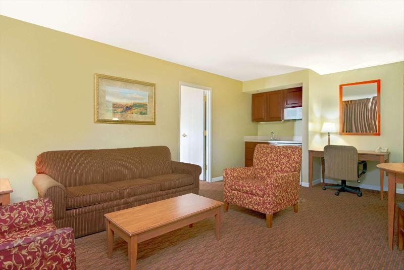 One-Bedroom King Suite - Non-Smoking image 2