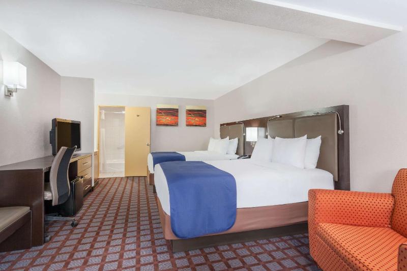 Double Room with Two Double Beds - Smoking image 3