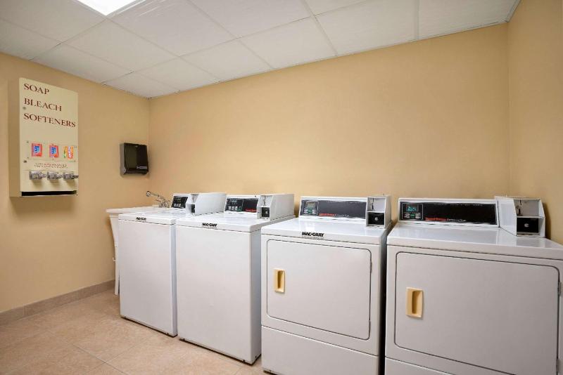 Days Inn by Wyndham Jacksonville Airport - image 20