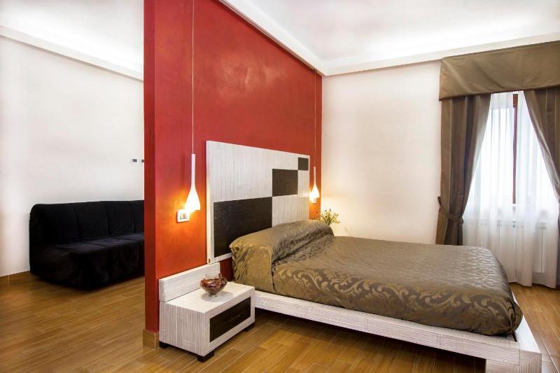 King Room with Spa Bath image 1