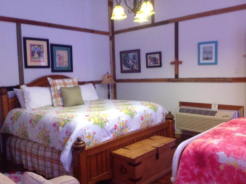 Double Room image 3