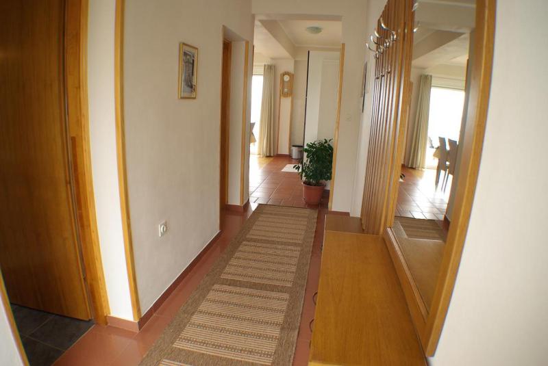 One-Bedroom Apartment with Balcony and Sea View image 3