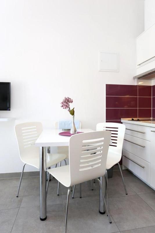 One-Bedroom Apartment image 3