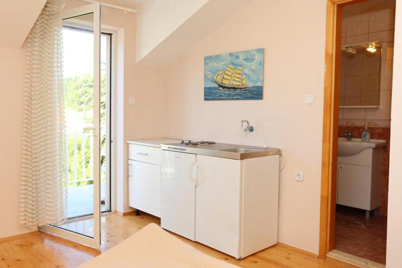 Studio with Balcony and Sea View image 2