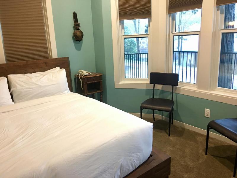 Deluxe King Room image 4