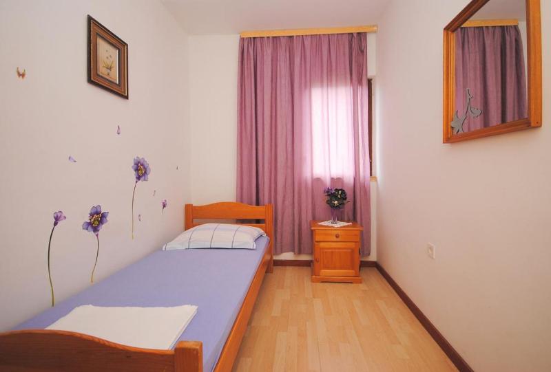 Three-Bedroom Apartment with Terrace and Sea View image 3