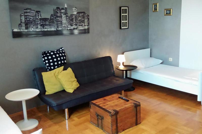 One-Bedroom Apartment image 1