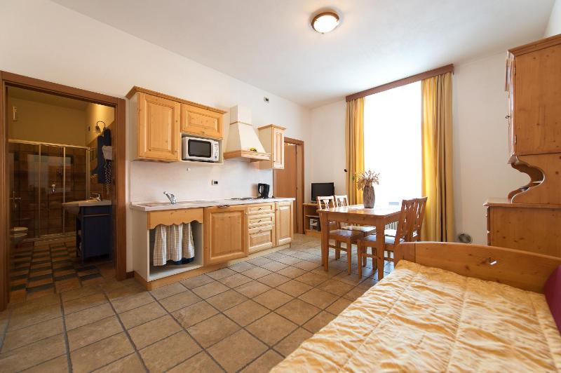 One-Bedroom Apartment image 3