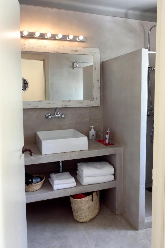 Double Room image 3
