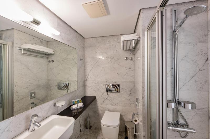 Standard Double Room image 1