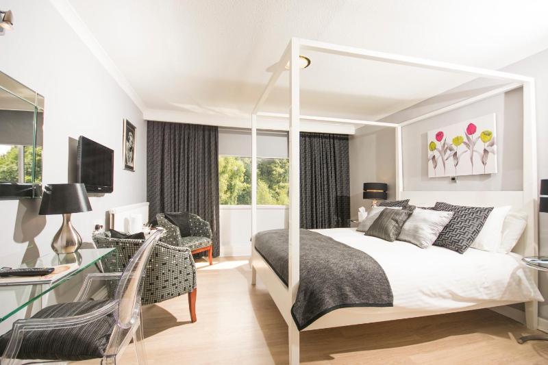 Double Room image 3