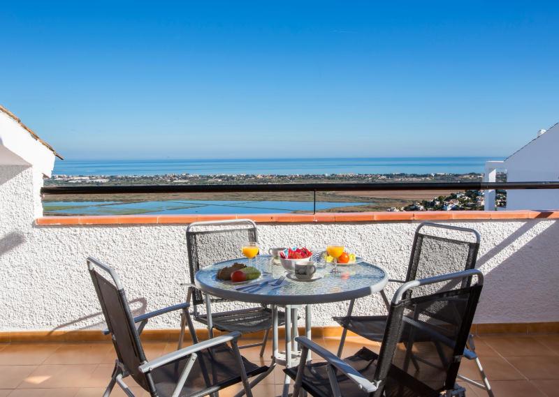 Two-Bedroom Apartment with Sea View image 4