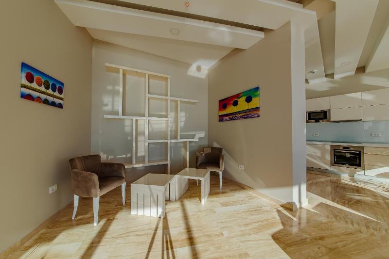 Luxury Two-Bedroom Apartment with Terrace and City View image 2