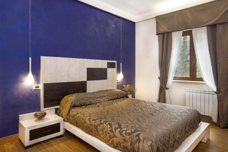 Standard King Room image 1