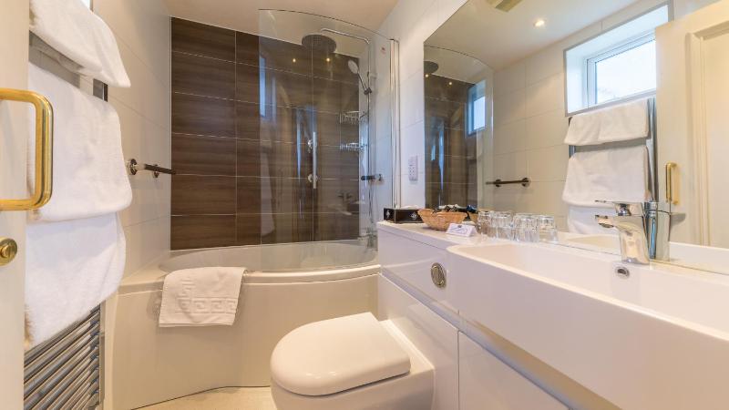 Double Room with Sea View image 3