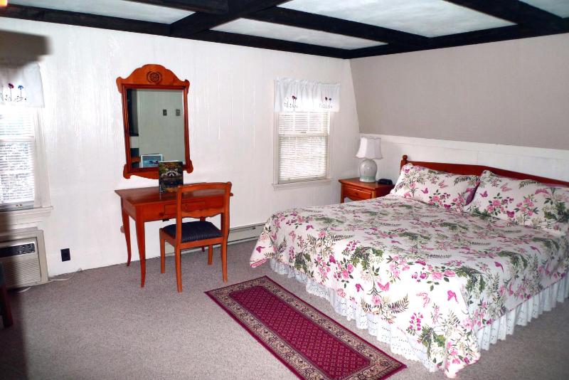 King Room image 3