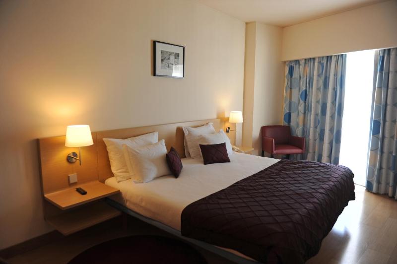 Double or Twin Room image 4