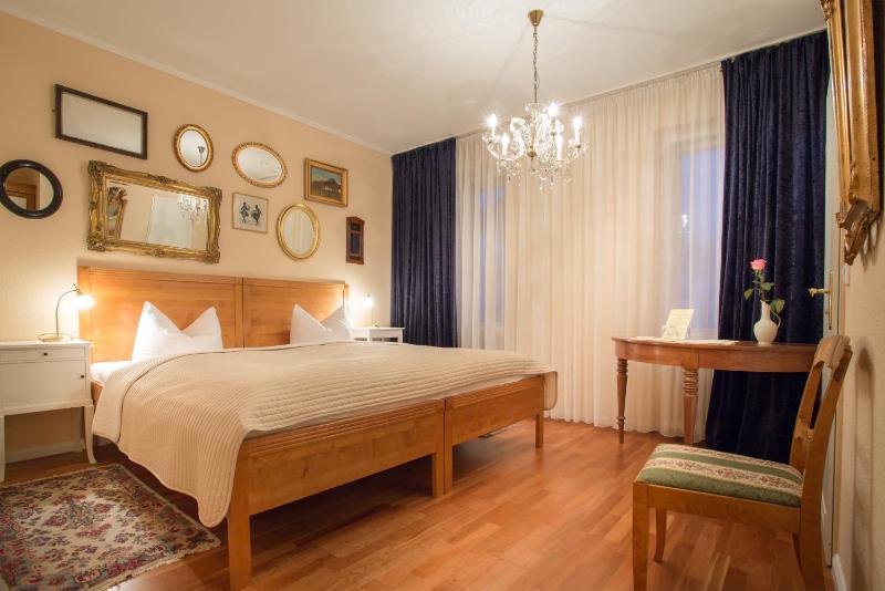 Double Room image 4