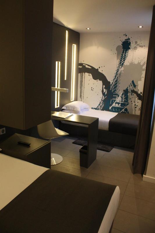 Arc De Triomphe Etoile Hotel - image 8