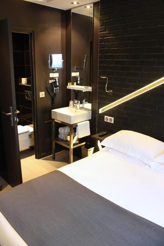 Arc De Triomphe Etoile Hotel - image 4