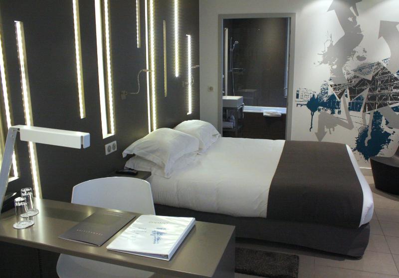 Arc De Triomphe Etoile Hotel - image 14