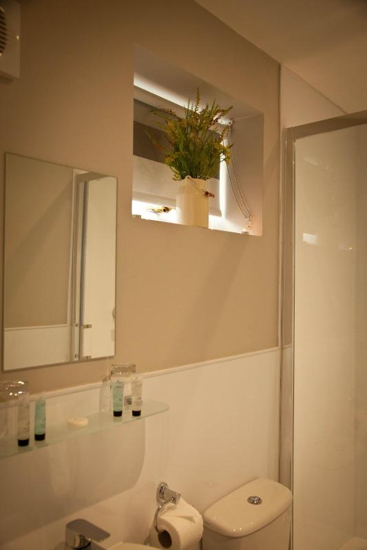 Rowton Poplars Hotel - image 4